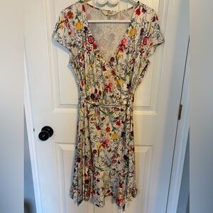 Y by Yumi Beautiful Women’s Floral Casual Summer  Dress Size 6